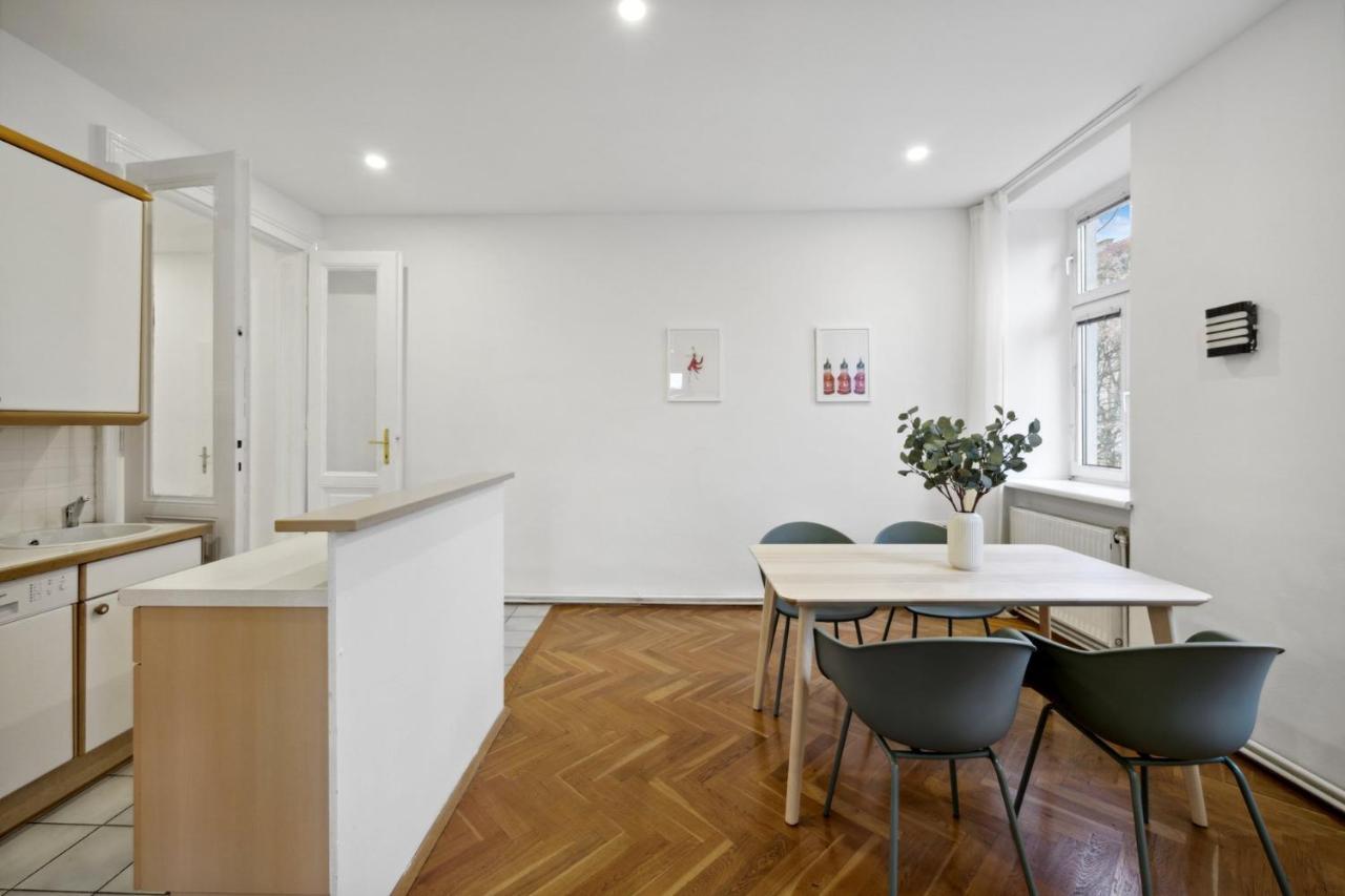 Big Spacious Central Apartment In Вена Экстерьер фото