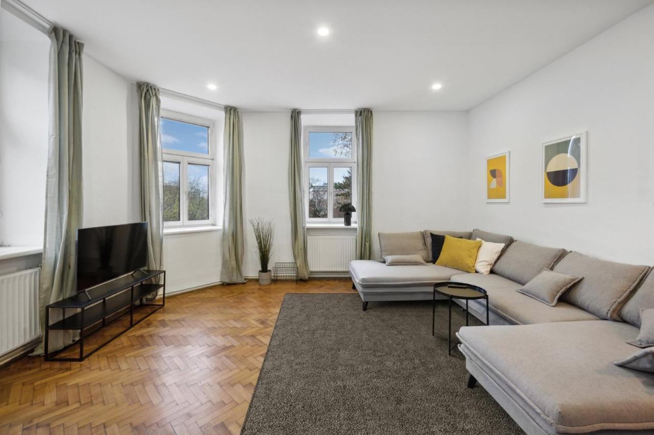 Big Spacious Central Apartment In Вена Экстерьер фото
